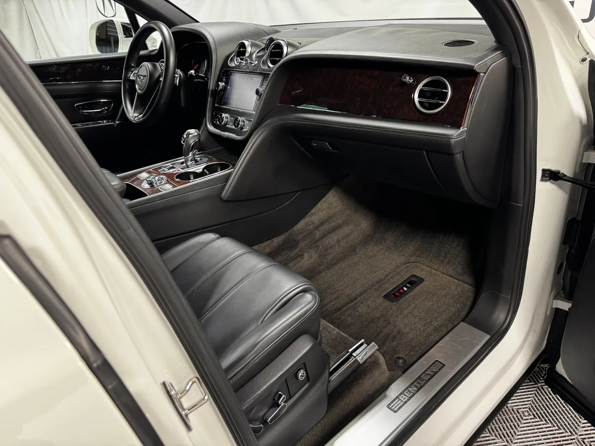 2018 Bentley Bentayga W12 Signature thumbnail 13