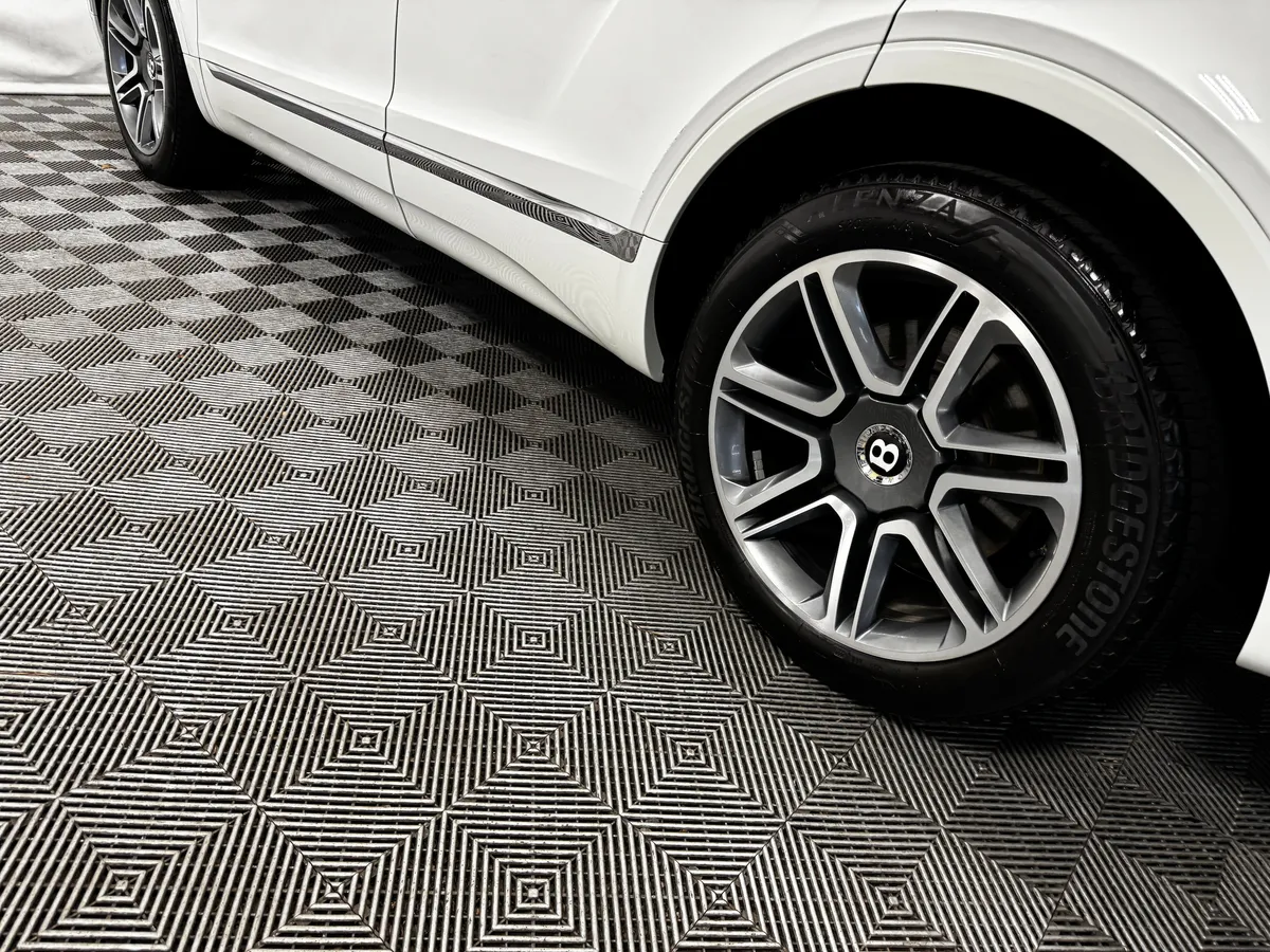 2018 Bentley Bentayga W12 Signature thumbnail 18