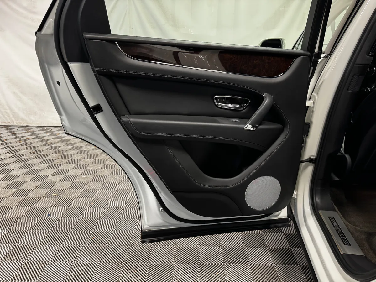 2018 Bentley Bentayga W12 Signature thumbnail 20
