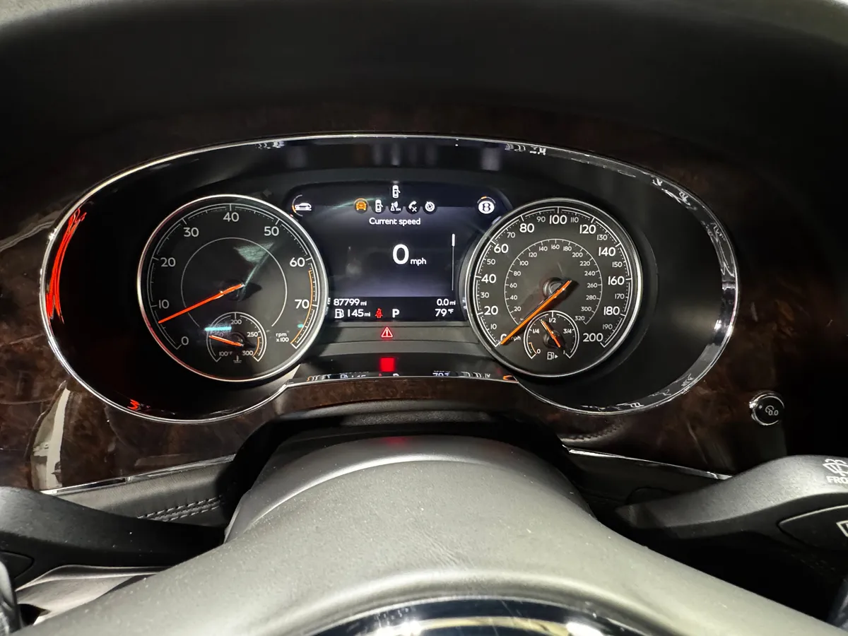 2018 Bentley Bentayga W12 Signature thumbnail 30