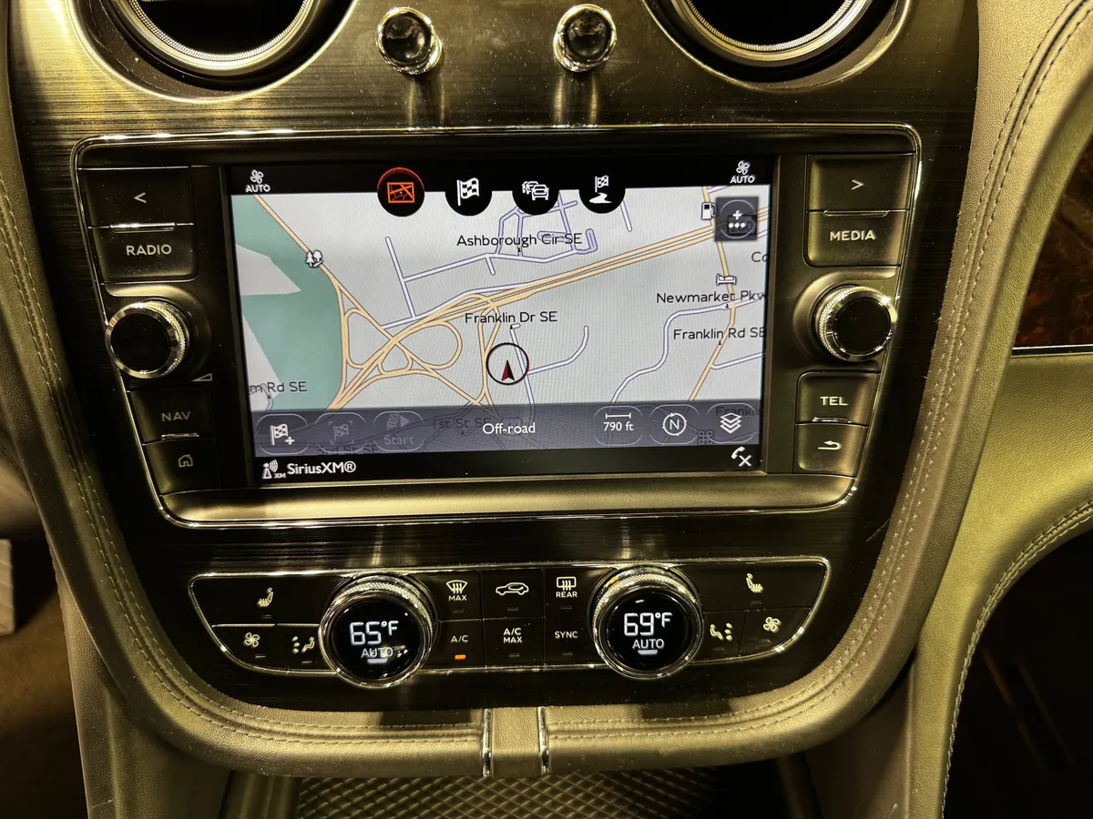 2018 Bentley Bentayga W12 Signature thumbnail 31