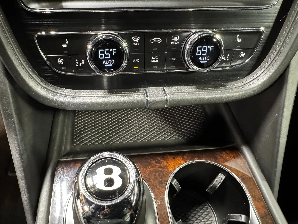 2018 Bentley Bentayga W12 Signature thumbnail 33