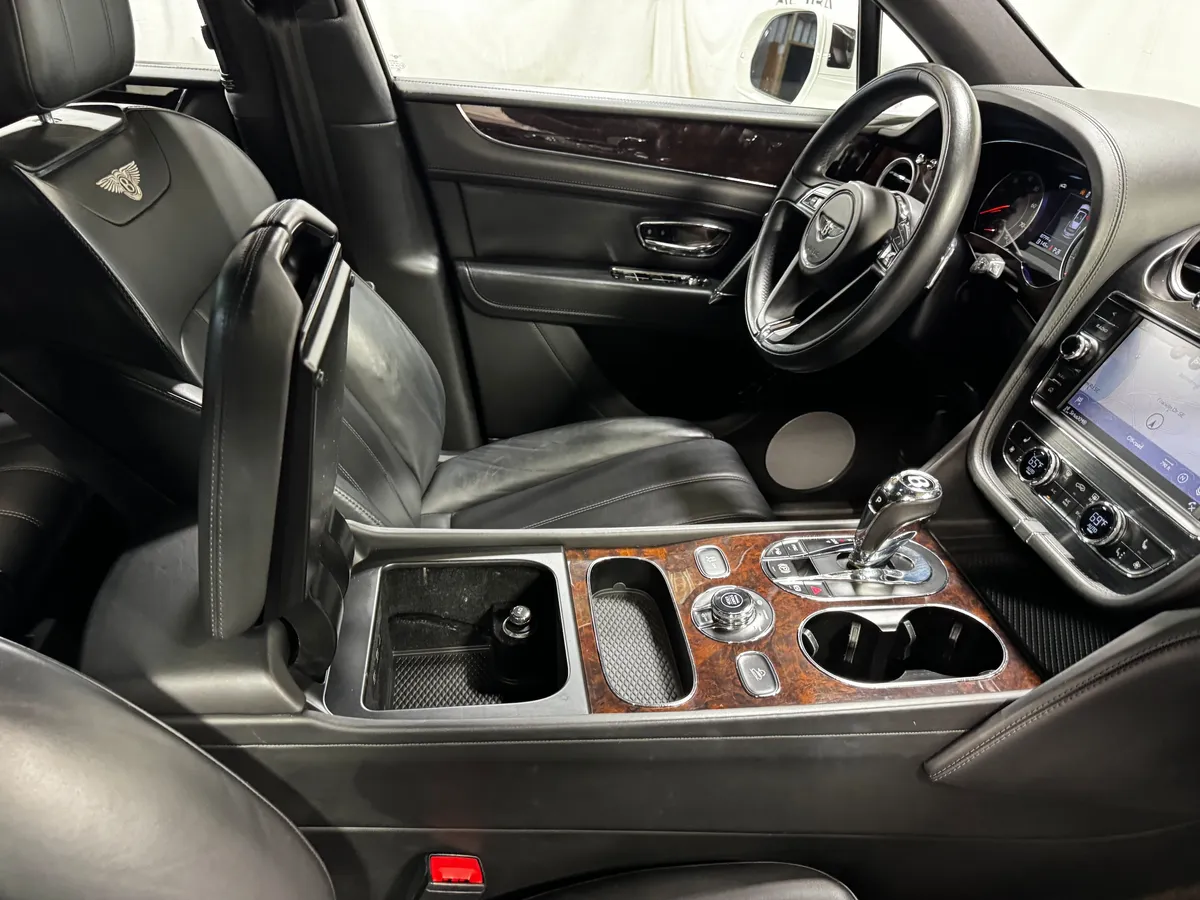 2018 Bentley Bentayga W12 Signature thumbnail 34