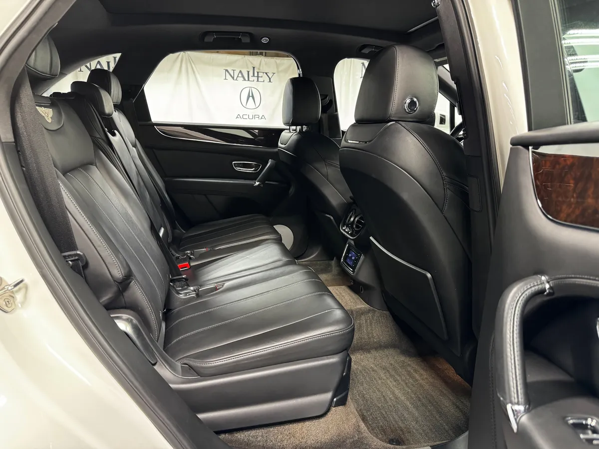 2018 Bentley Bentayga W12 Signature thumbnail 38
