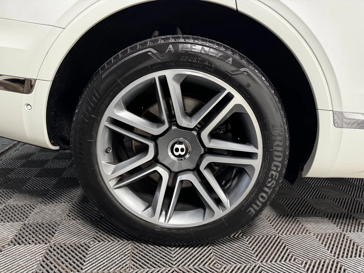2018 Bentley Bentayga W12 Signature thumbnail 50