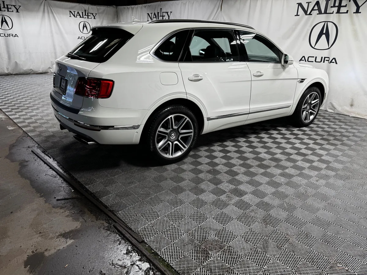 2018 Bentley Bentayga W12 Signature thumbnail 6