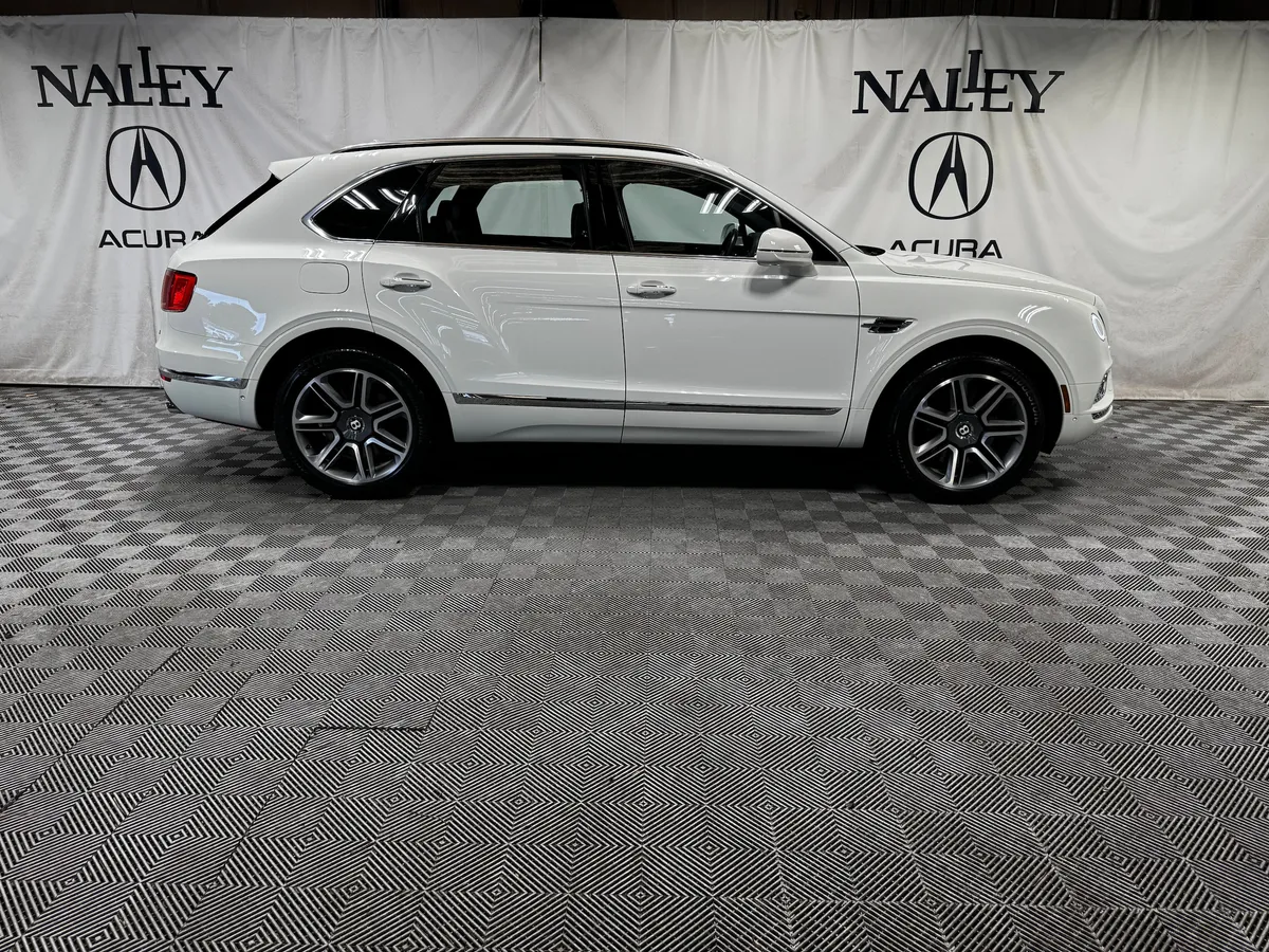 2018 Bentley Bentayga W12 Signature thumbnail 7