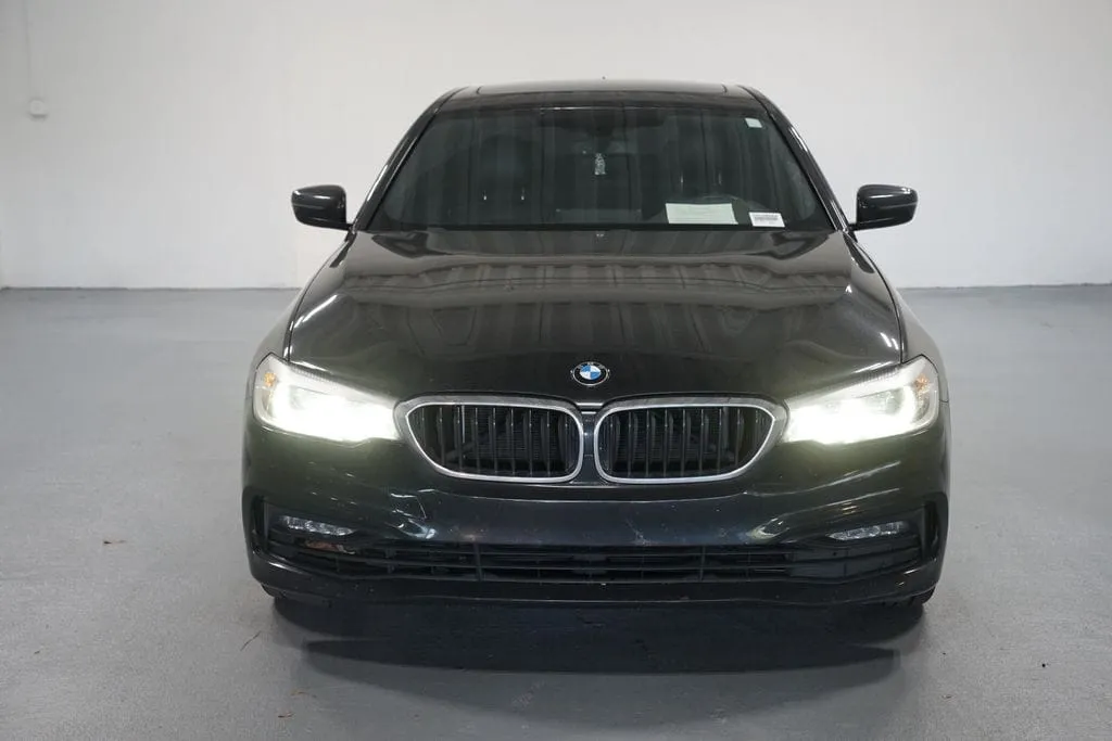 2018 BMW 5 Series 540i thumbnail 2