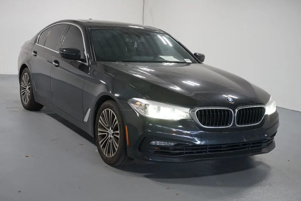 2018 BMW 5 Series 540i thumbnail 3