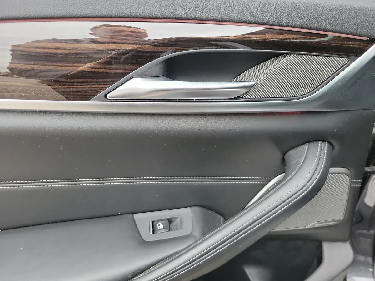 2018 BMW 540i xDrive thumbnail 25