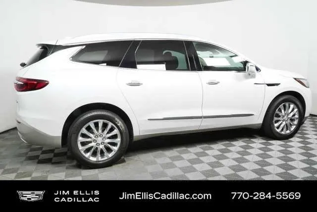 2018 Buick Enclave Premium thumbnail 2