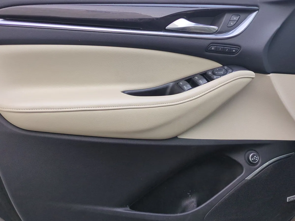 2018 Buick Enclave Premium thumbnail 12