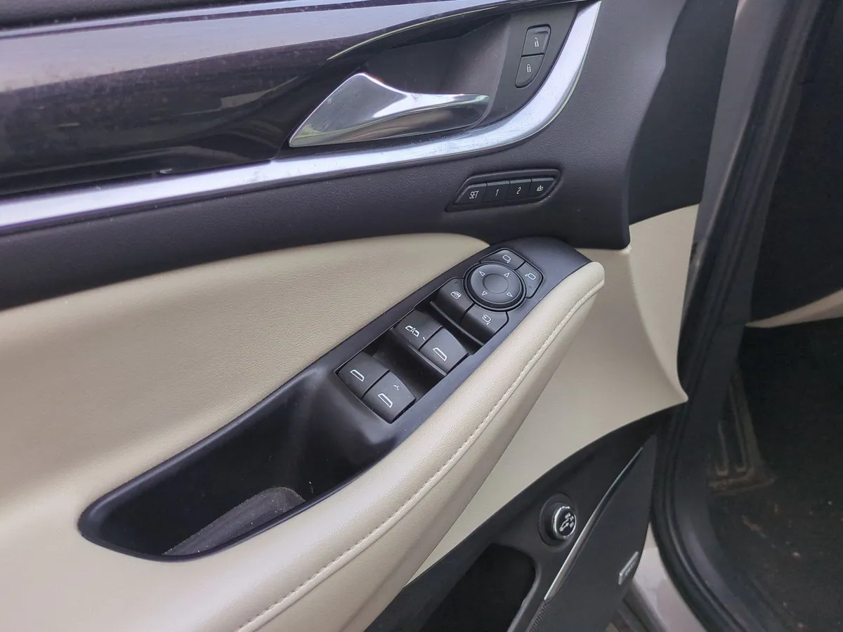 2018 Buick Enclave Premium thumbnail 13