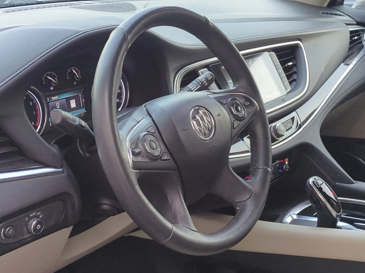 2018 Buick Enclave Premium thumbnail 16