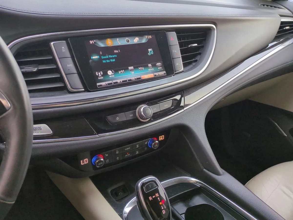 2018 Buick Enclave Premium thumbnail 26