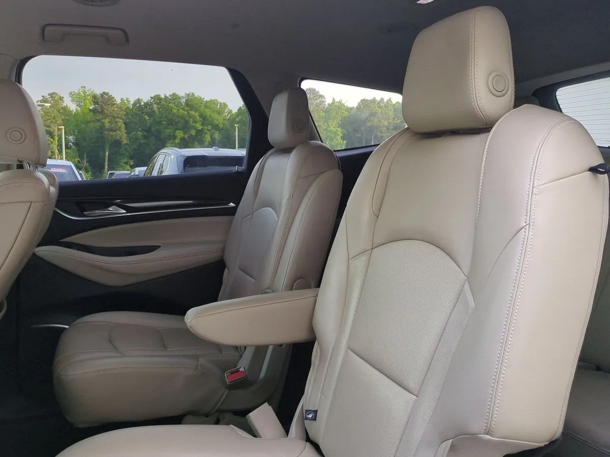 2018 Buick Enclave Premium thumbnail 27