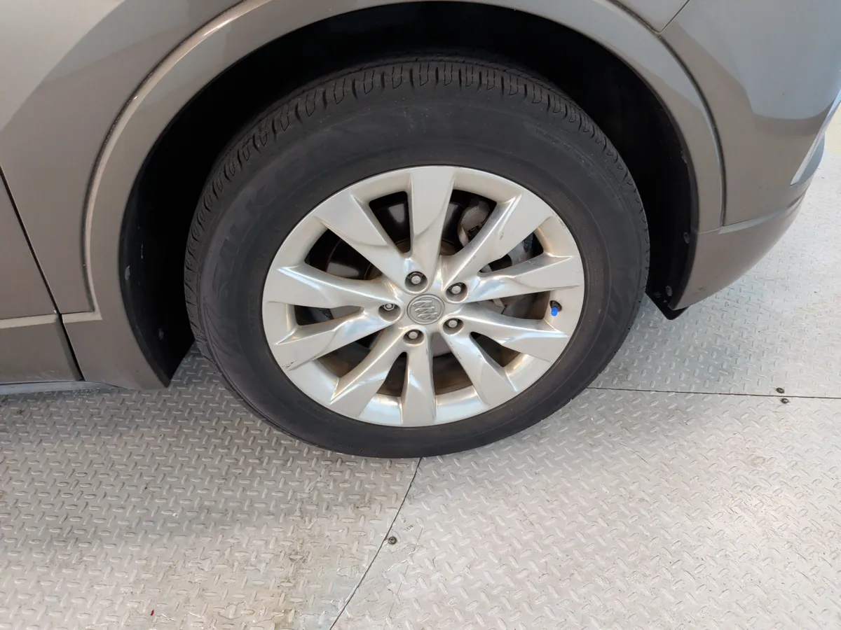 2018 Buick Envision Essence thumbnail 10