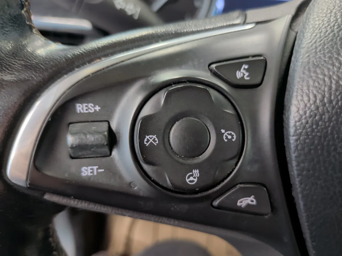 2018 Buick Envision Essence thumbnail 17