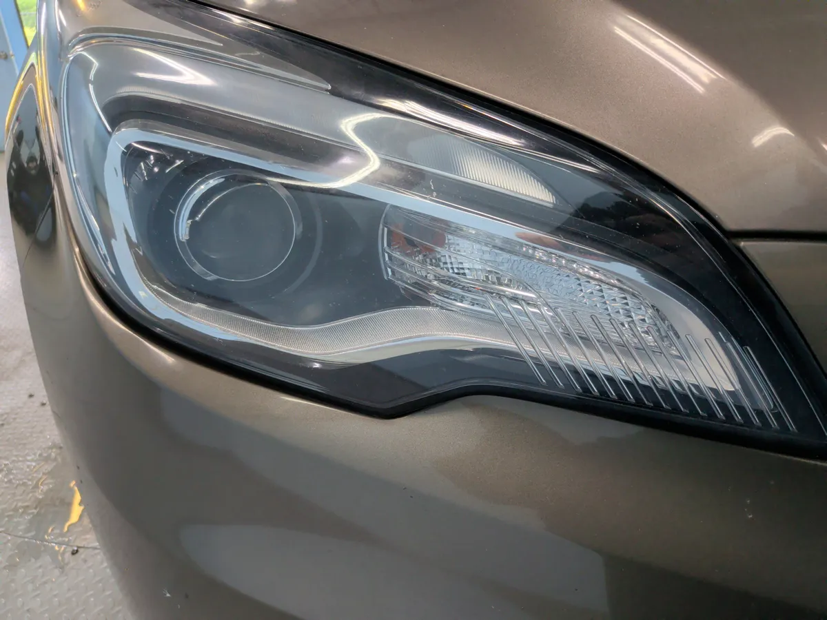 2018 Buick Envision Essence thumbnail 2