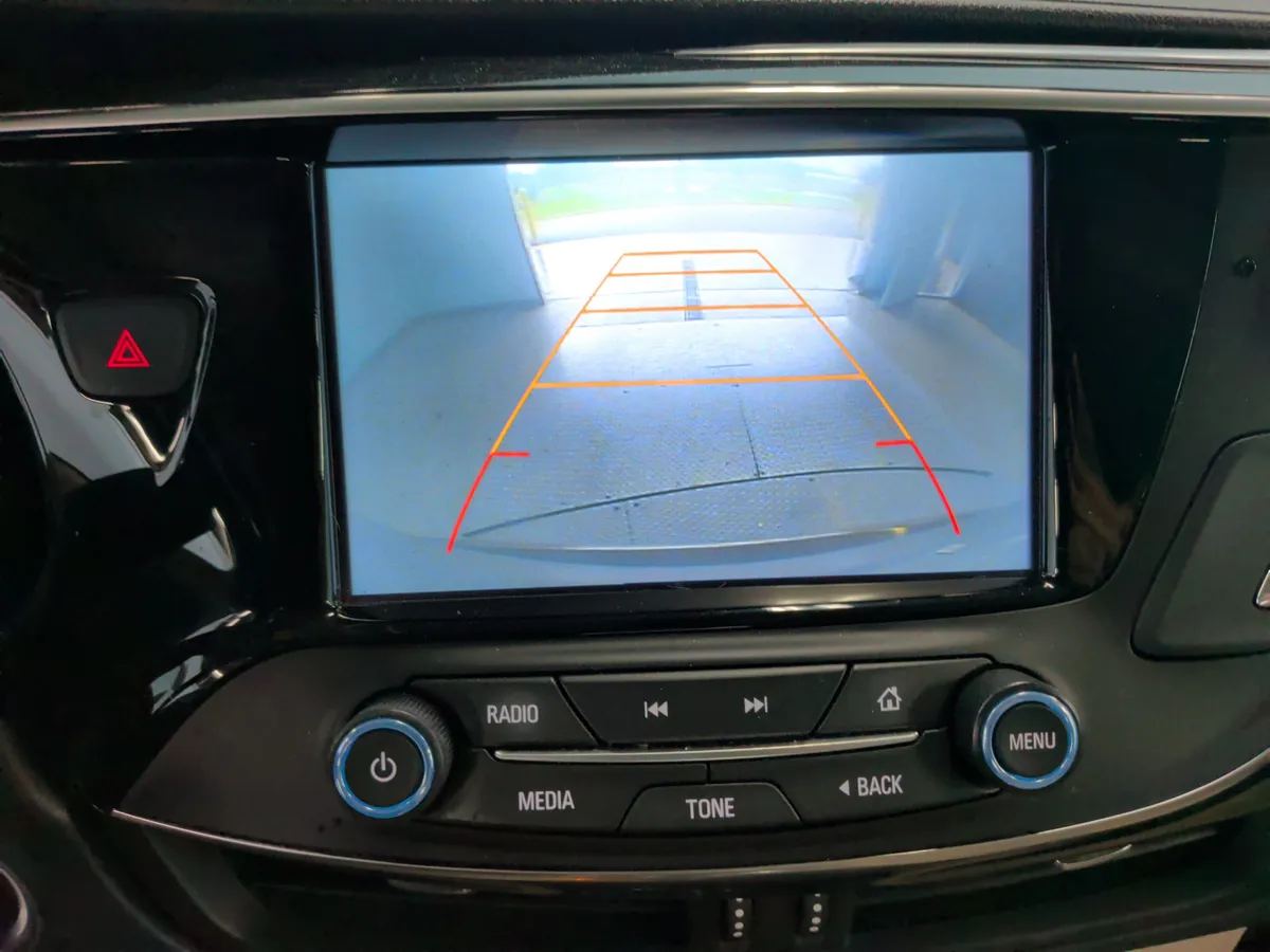 2018 Buick Envision Essence thumbnail 22