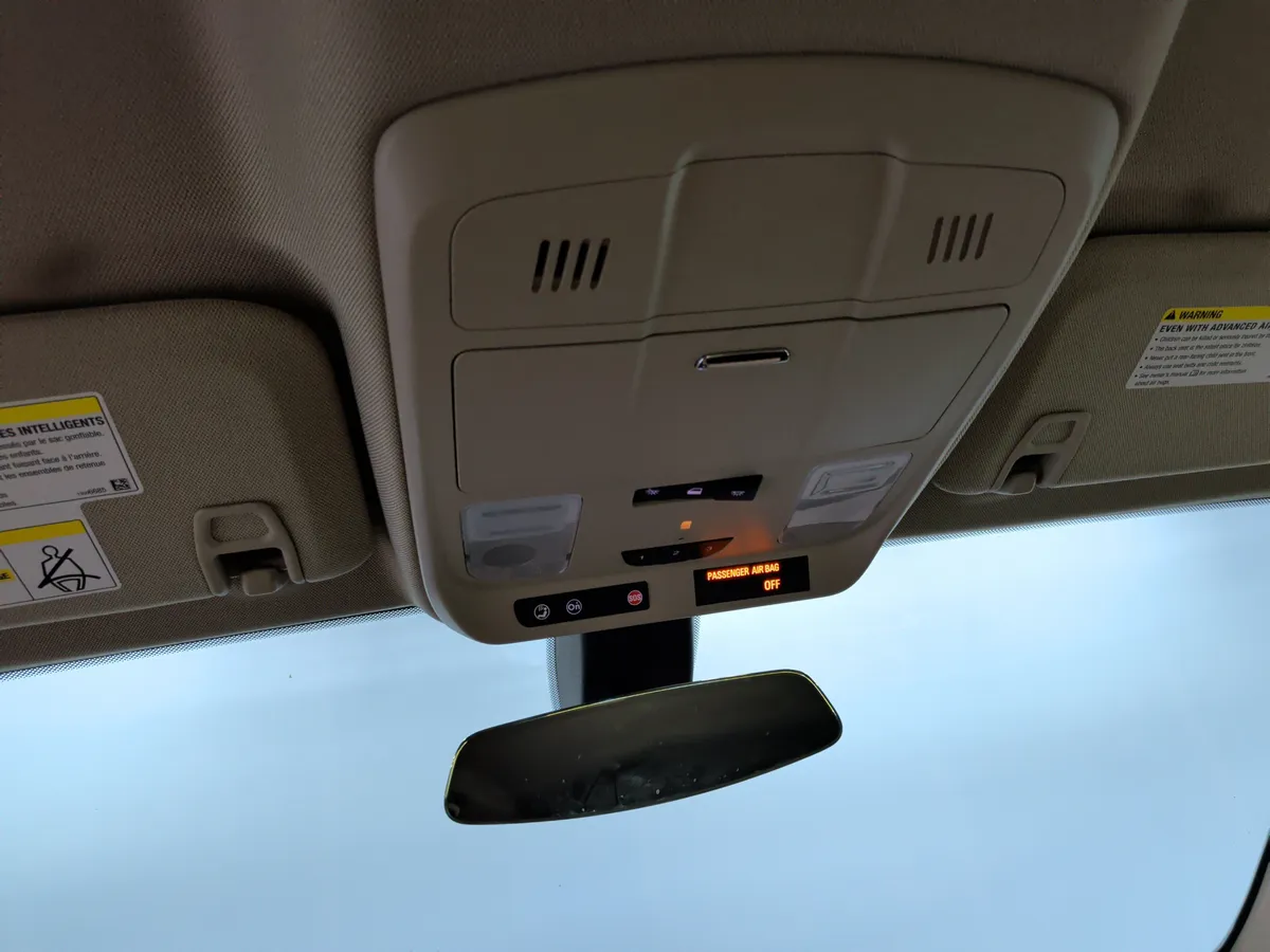 2018 Buick Envision Essence thumbnail 24