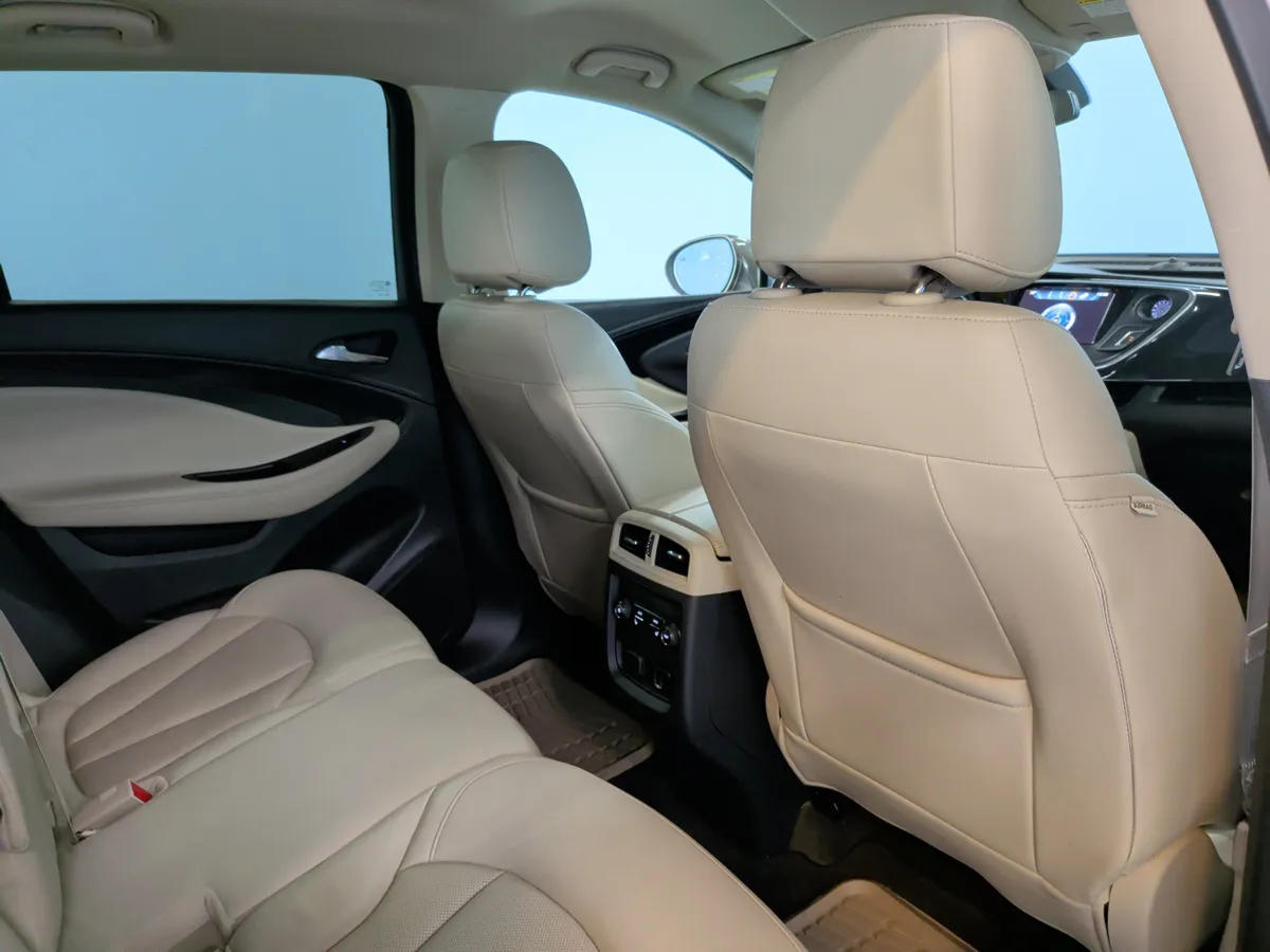 2018 Buick Envision Essence thumbnail 30