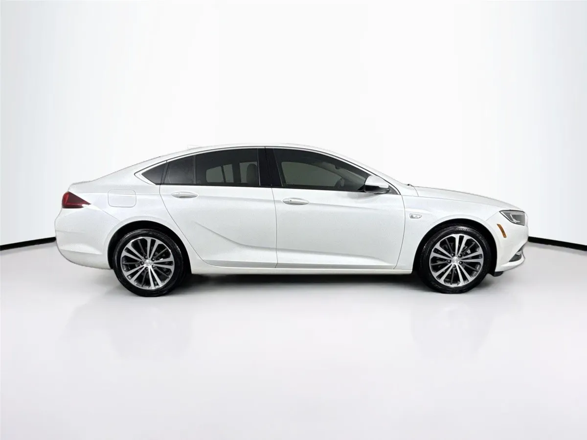 2018 Buick Regal Sportback Essence thumbnail 12