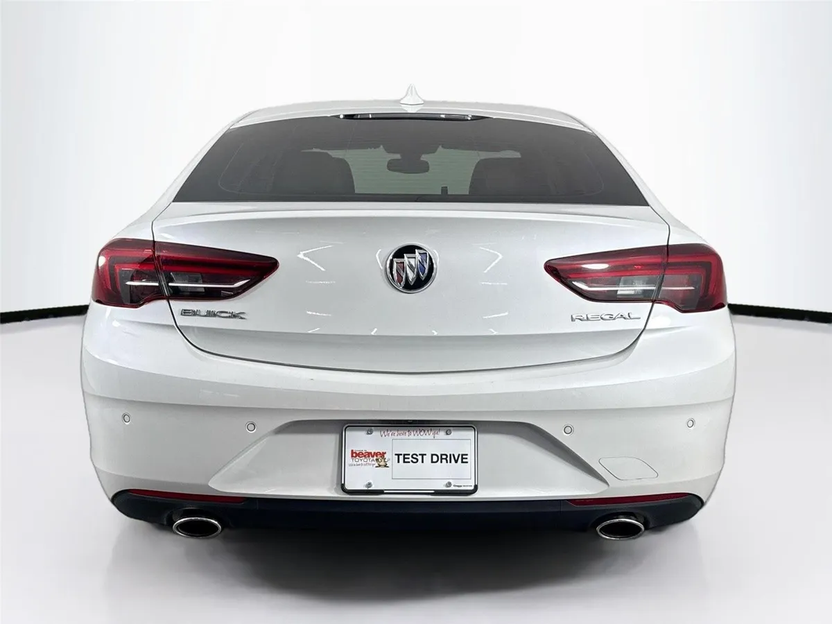 2018 Buick Regal Sportback Essence thumbnail 13