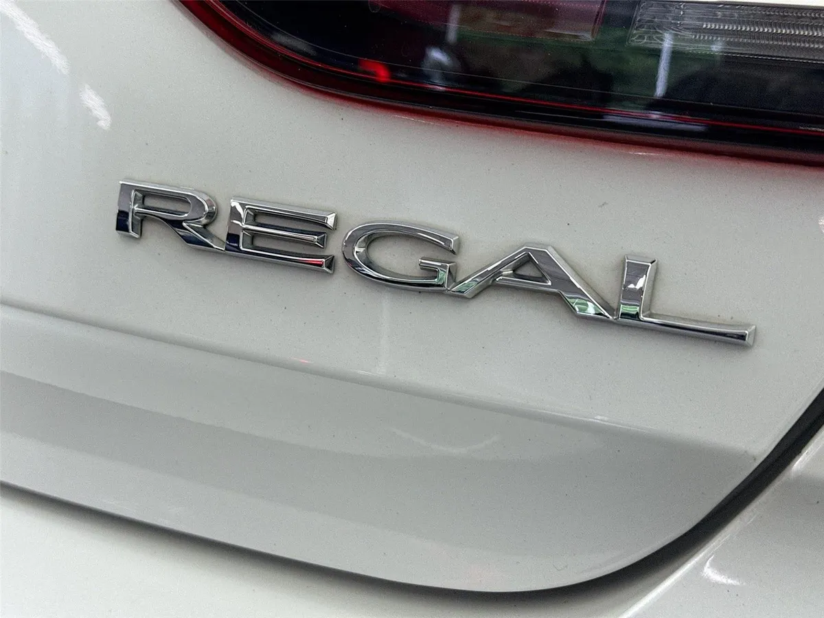 2018 Buick Regal Sportback Essence thumbnail 16