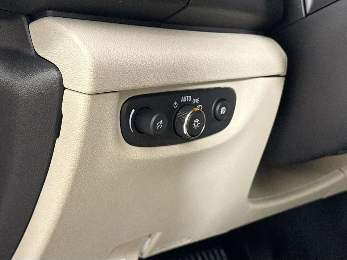 2018 Buick Regal Sportback Essence thumbnail 17