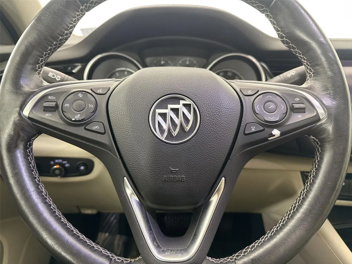 2018 Buick Regal Sportback Essence thumbnail 18