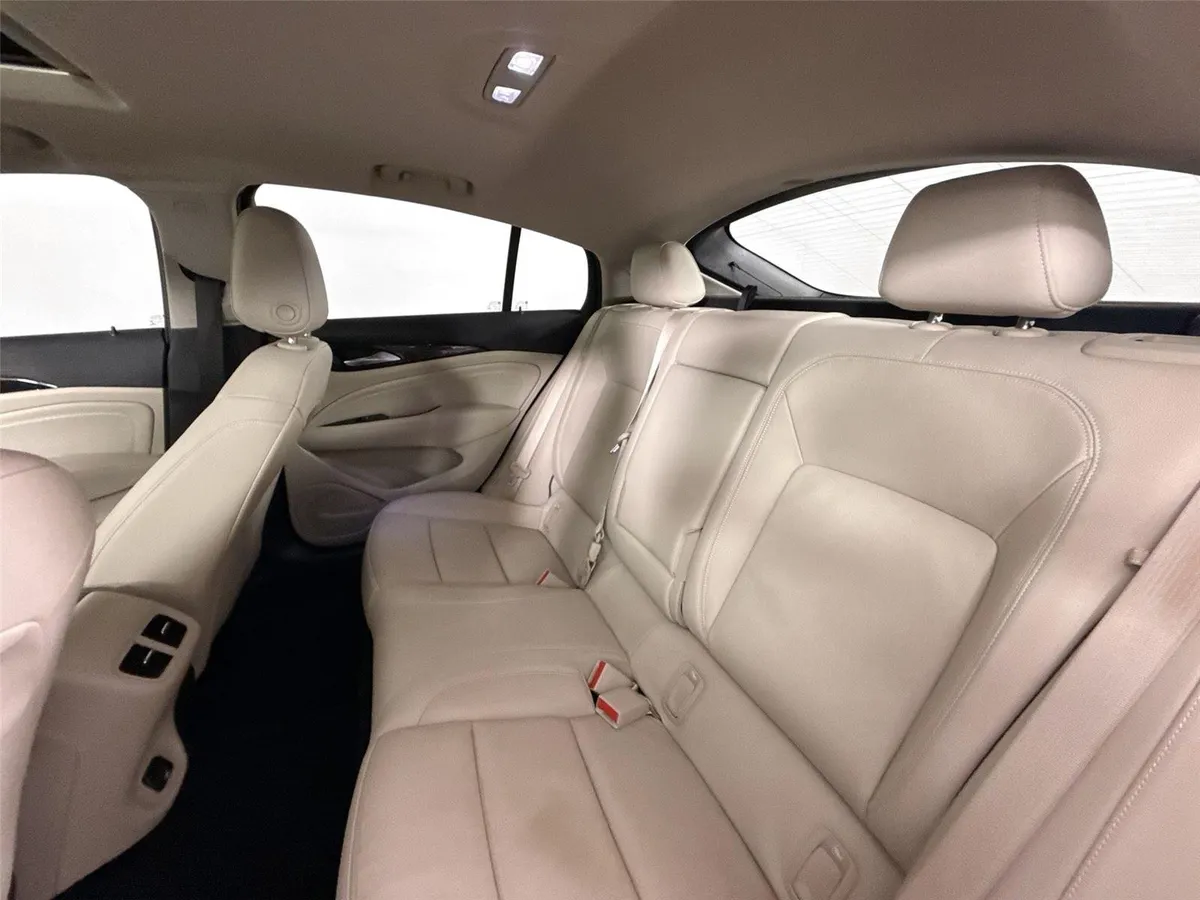 2018 Buick Regal Sportback Essence thumbnail 31