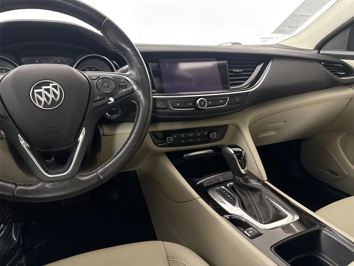 2018 Buick Regal Sportback Essence thumbnail 33