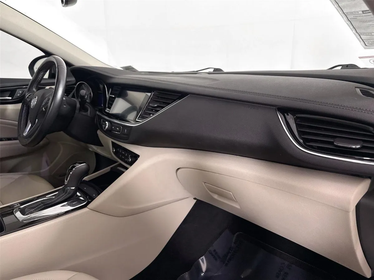 2018 Buick Regal Sportback Essence thumbnail 44