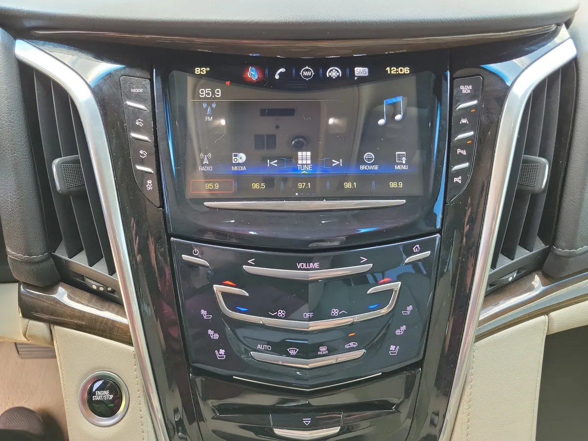 2018 CADILLAC Escalade Luxury thumbnail 18