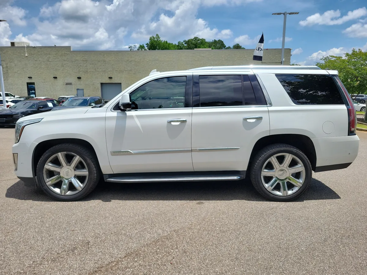 2018 CADILLAC Escalade Luxury thumbnail 2