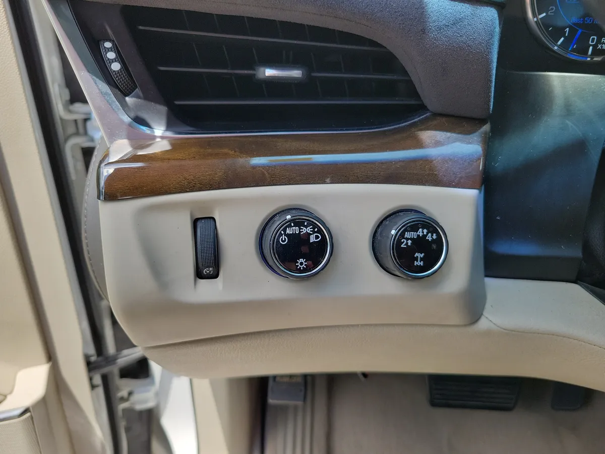 2018 CADILLAC Escalade Luxury thumbnail 26