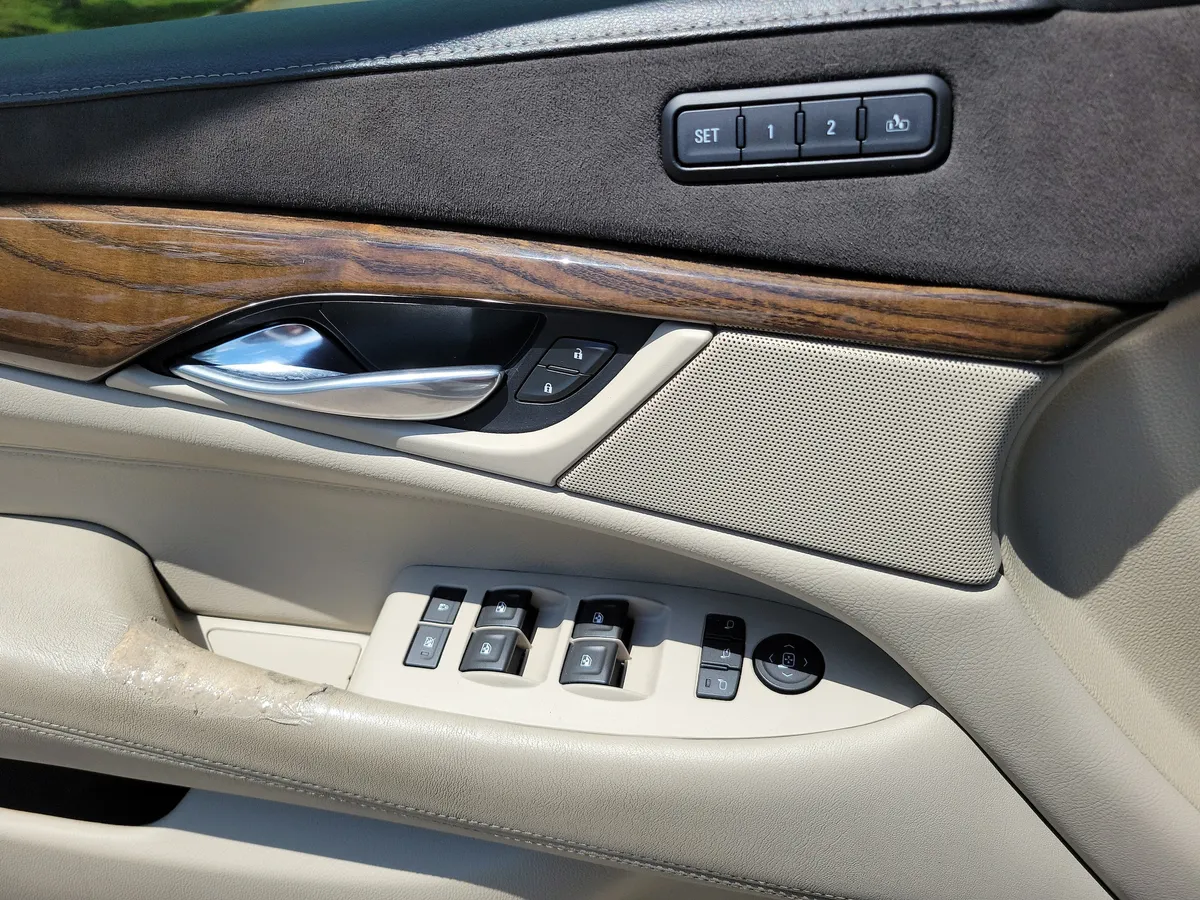 2018 CADILLAC Escalade Luxury thumbnail 28