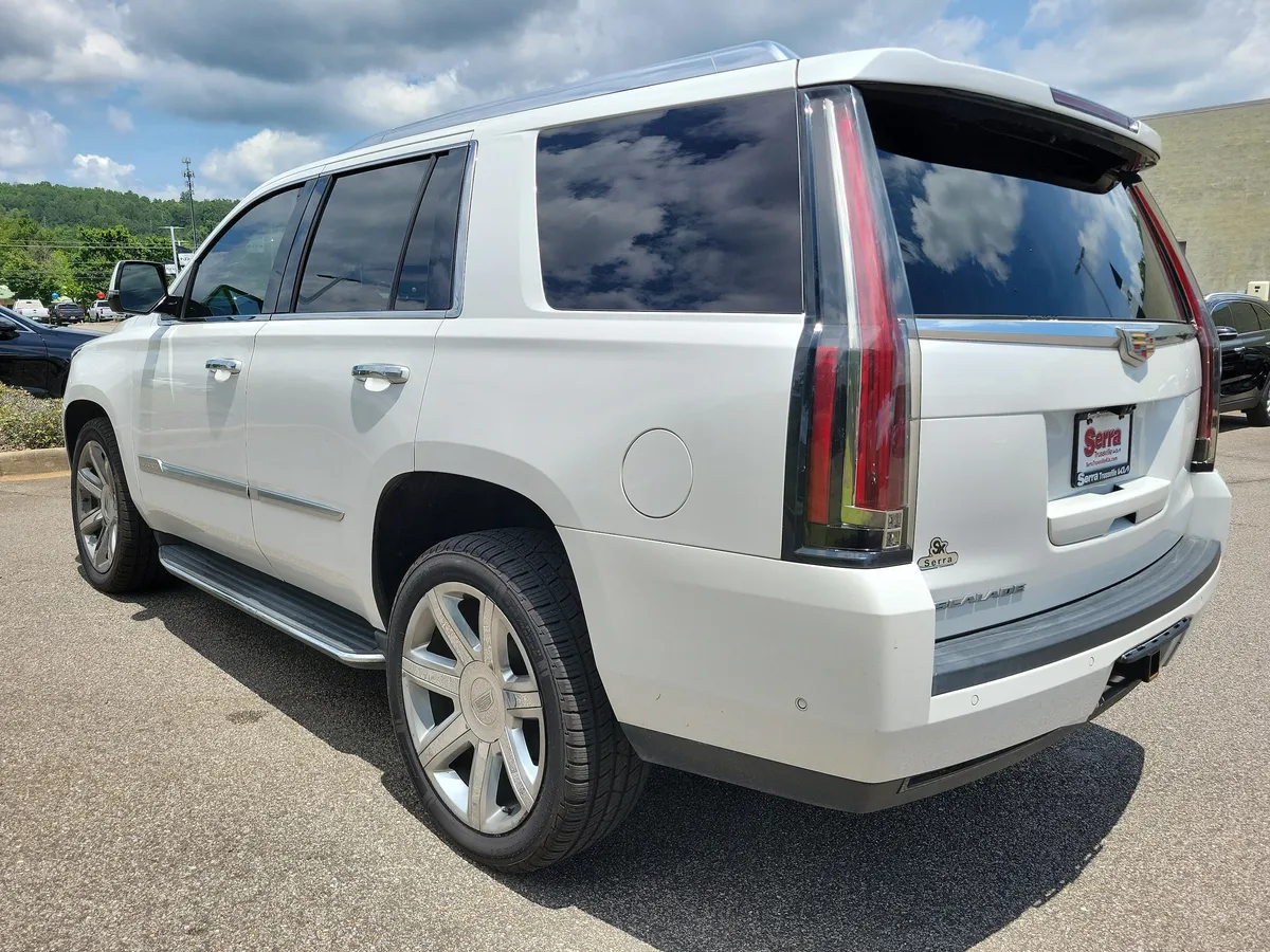 2018 CADILLAC Escalade Luxury thumbnail 3