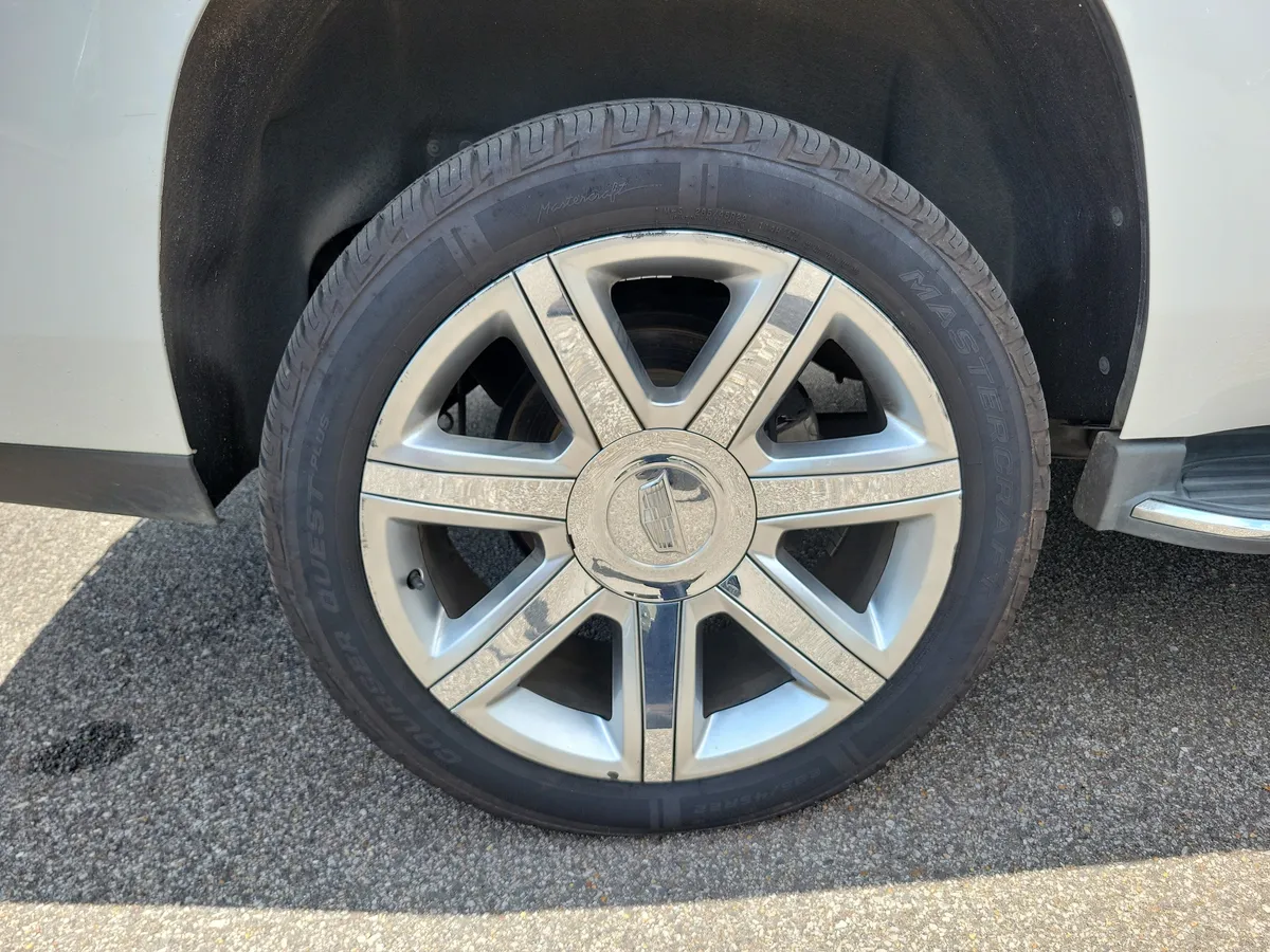 2018 CADILLAC Escalade Luxury thumbnail 9