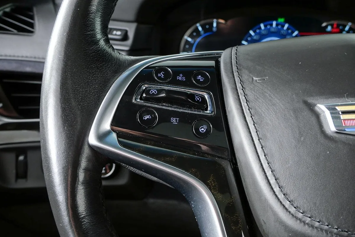 2018 Cadillac Escalade Platinum thumbnail 11