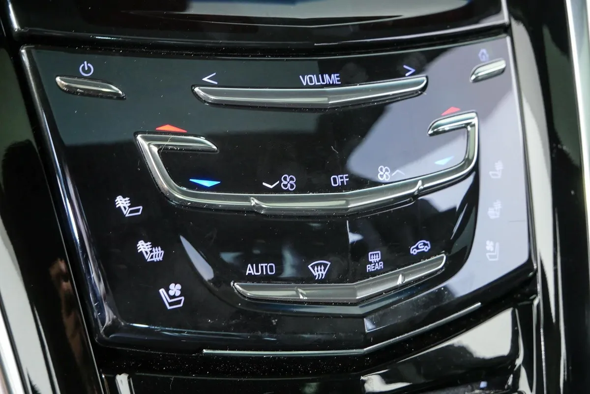 2018 Cadillac Escalade Platinum thumbnail 17