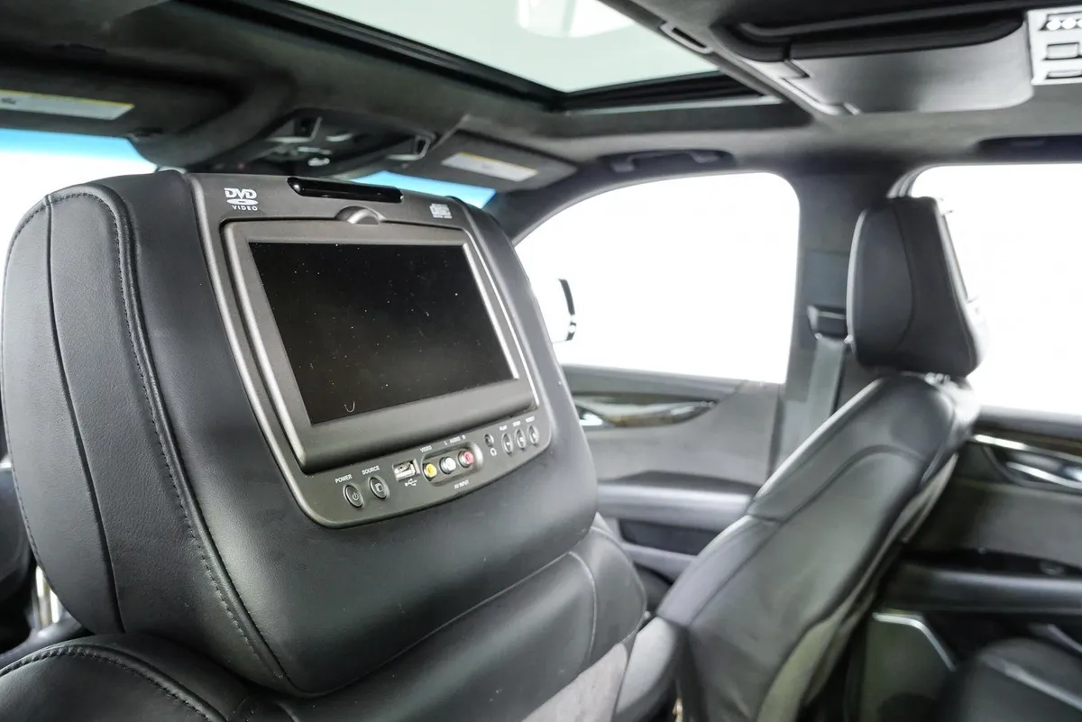 2018 Cadillac Escalade Platinum thumbnail 19