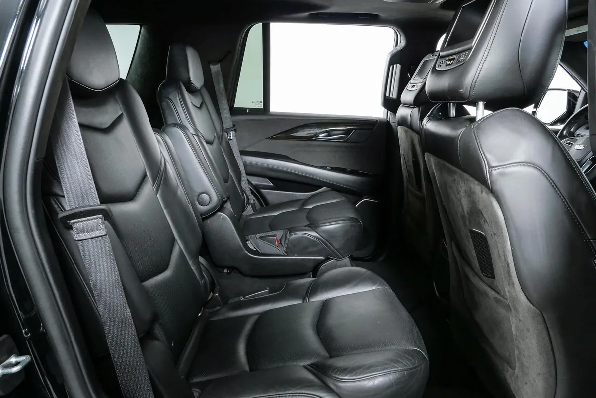 2018 Cadillac Escalade Platinum thumbnail 24