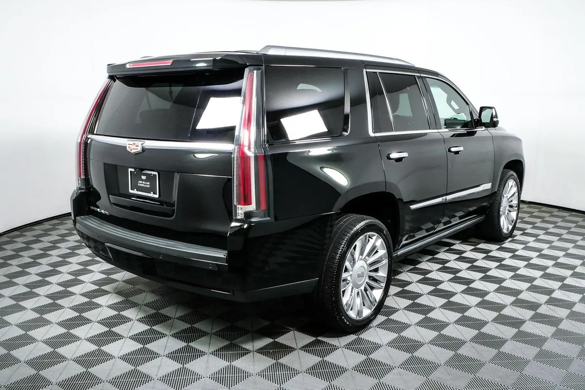 2018 Cadillac Escalade Platinum thumbnail 3