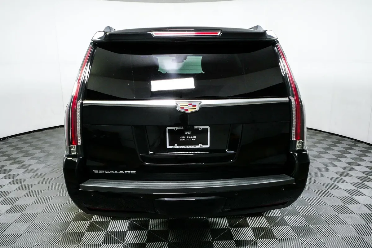 2018 Cadillac Escalade Platinum thumbnail 30