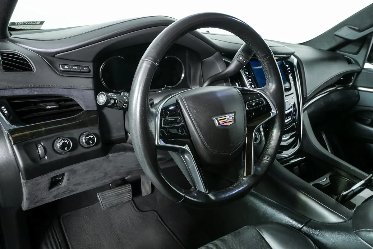 2018 Cadillac Escalade Platinum thumbnail 4