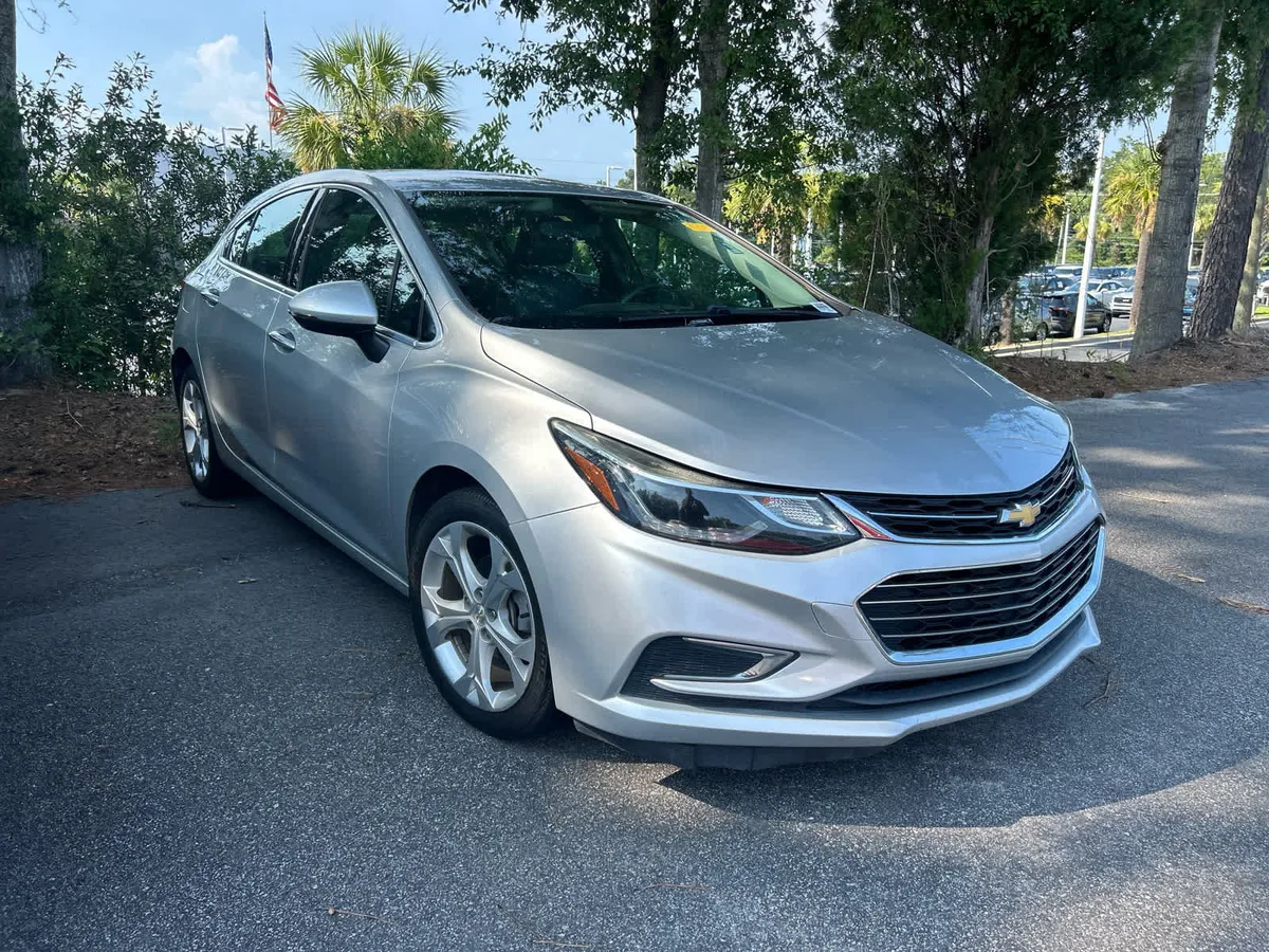 2018 Chevrolet Cruze Premier thumbnail 2