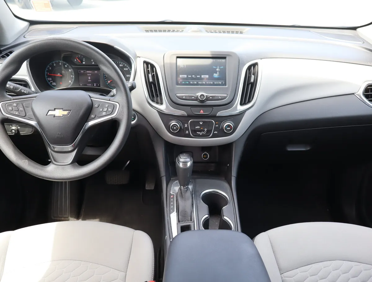 2018 Chevrolet Equinox LS thumbnail 15