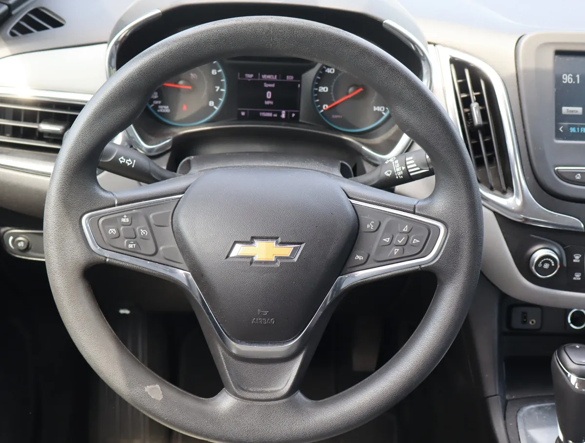 2018 Chevrolet Equinox LS thumbnail 16